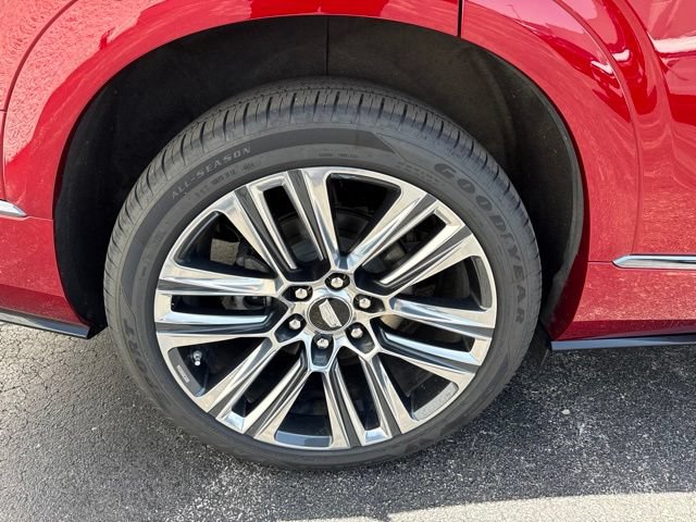 Used 2026 Cadillac Vistiq Platinum w/ LPO, Floor Liner Package AWD/4WD image 6