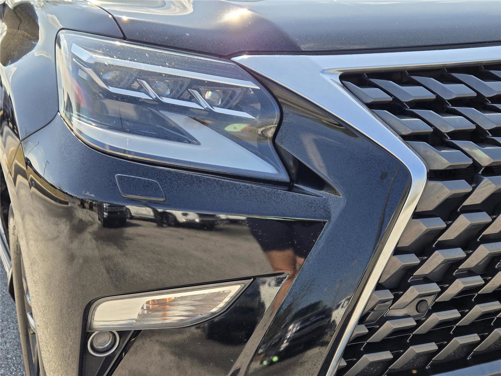 Used 2020 Lexus GX 460 Premium w/ Premium Package image 3