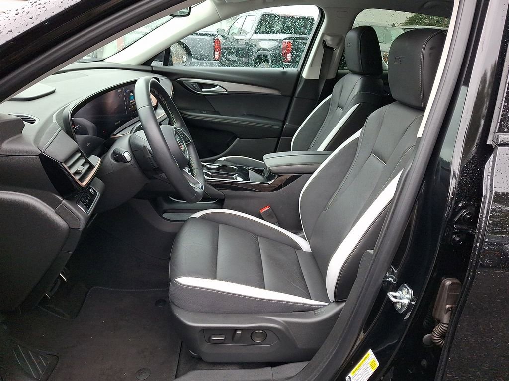 Certified 2025 Buick Envision Sport Touring image 14