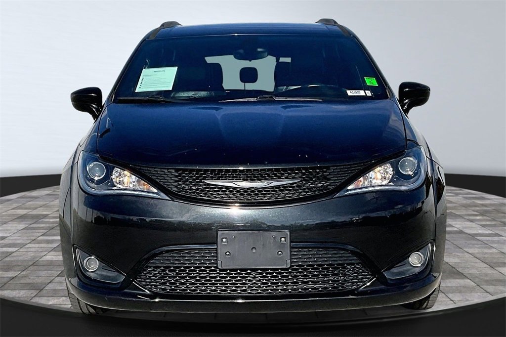 Used 2018 Chrysler Pacifica Touring-L w/ Premium Audio Group image 4