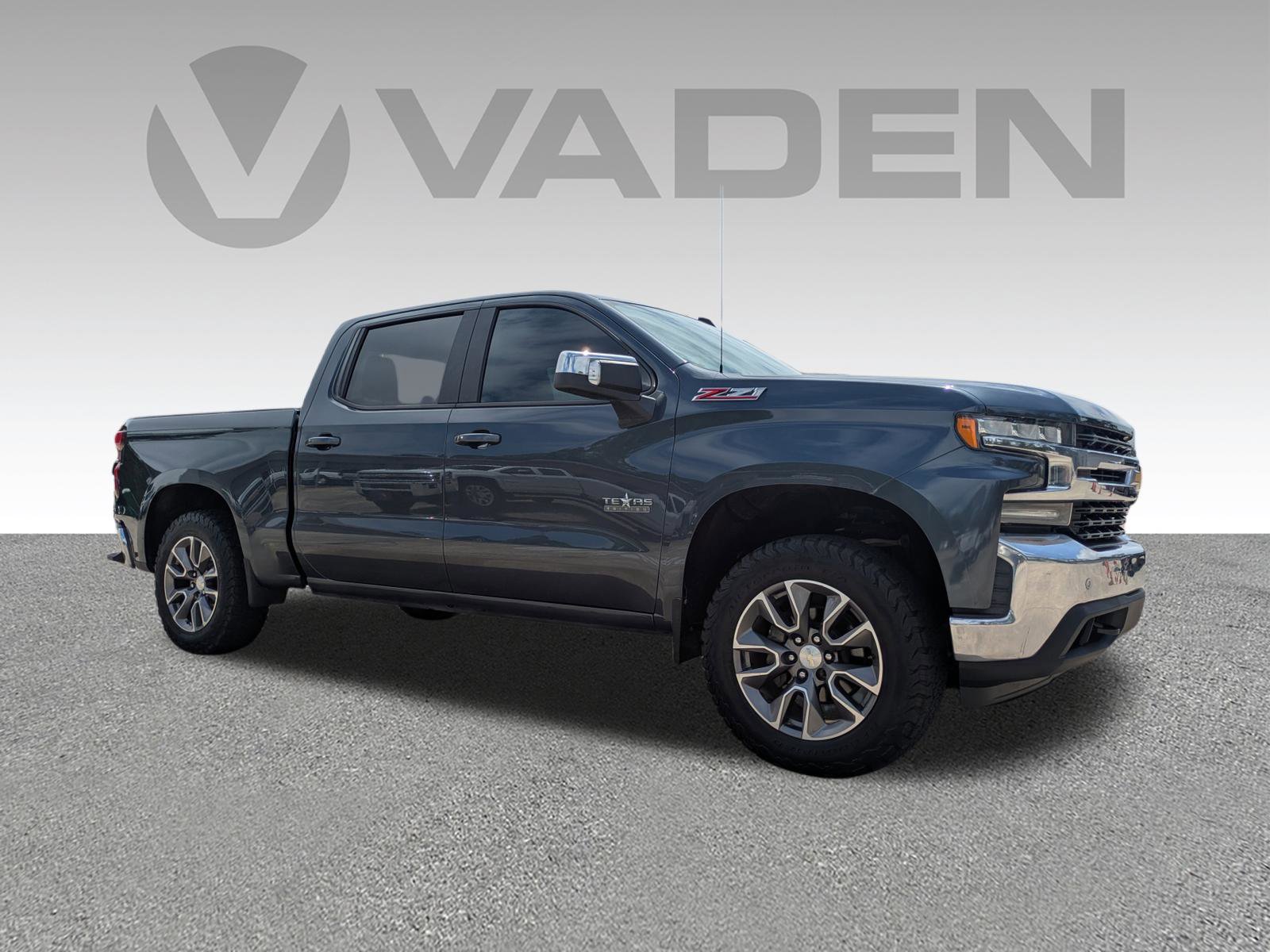 Used 2019 Chevrolet Silverado 1500 LT w/ Texas Edition image 3