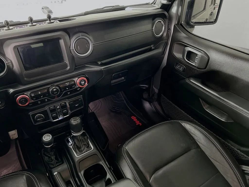 Used 2019 Jeep Wrangler Unlimited Sahara w/ Cold Weather Group AWD/4WD image 23