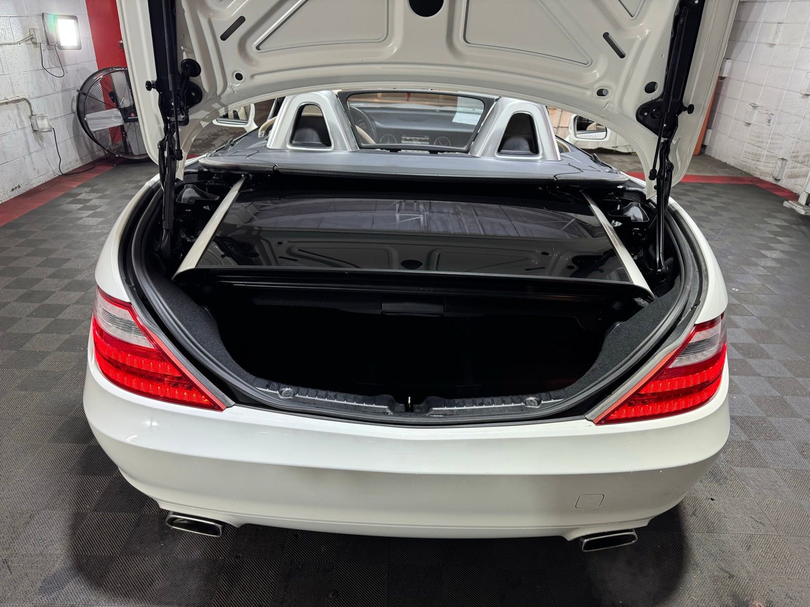 Used 2013 Mercedes-Benz SLK 350 w/ Multimedia Pkg image 9
