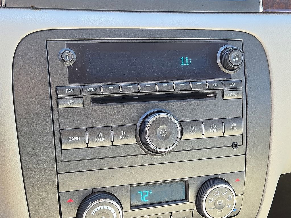 Used 2011 Buick Lucerne CXL image 26