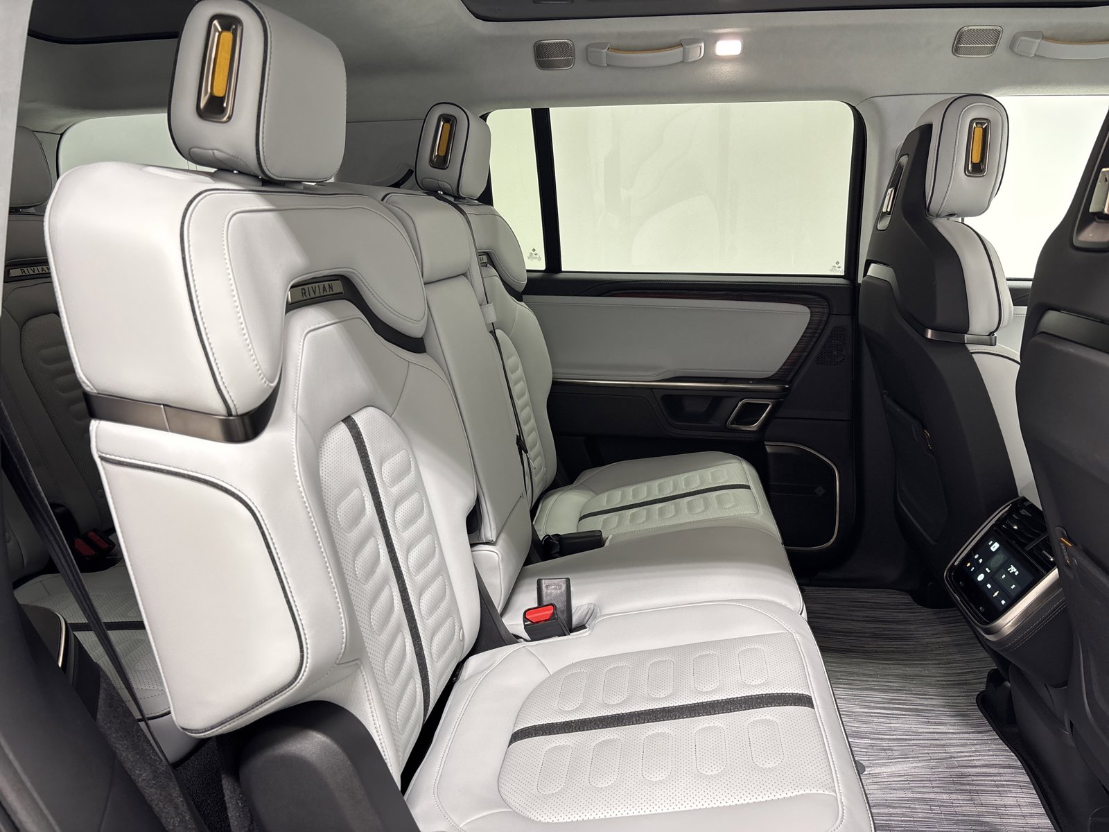 Used 2024 Rivian R1S Adventure image 23