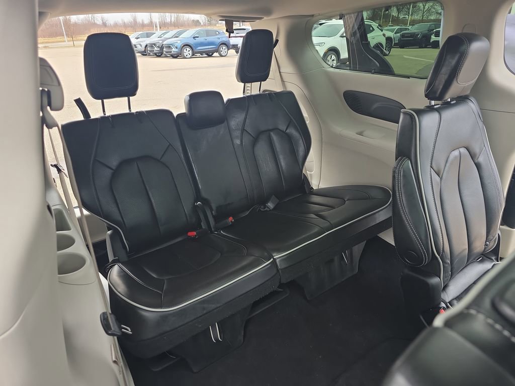 Used 2023 Chrysler Pacifica Limited image 12