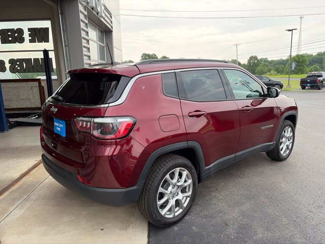 Used 2022 Jeep Compass Latitude AWD/4WD image 3