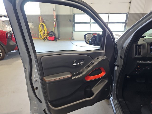 Certified 2025 Nissan Frontier PRO-4X w/ Pro Premium Package AWD/4WD image 10