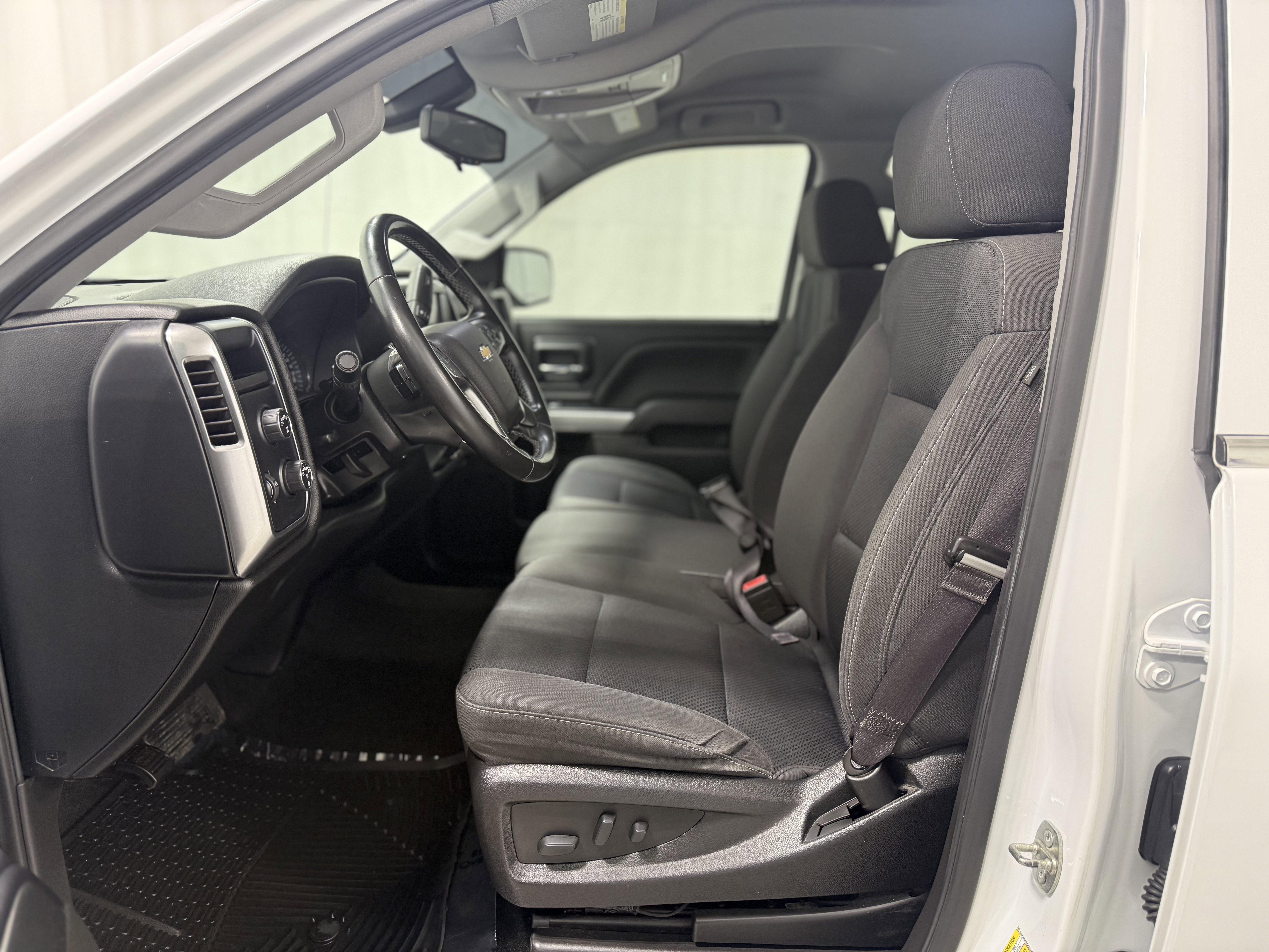 Used 2017 Chevrolet Silverado 1500 LT w/ LT Eassist Package image 14