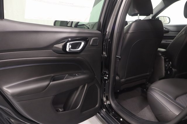 New 2025 Jeep Compass Latitude w/ Sun & Sound Group image 11