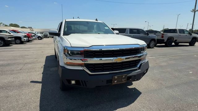 Used 2018 Chevrolet Silverado 1500 LT w/ All Star Edition RWD image 3