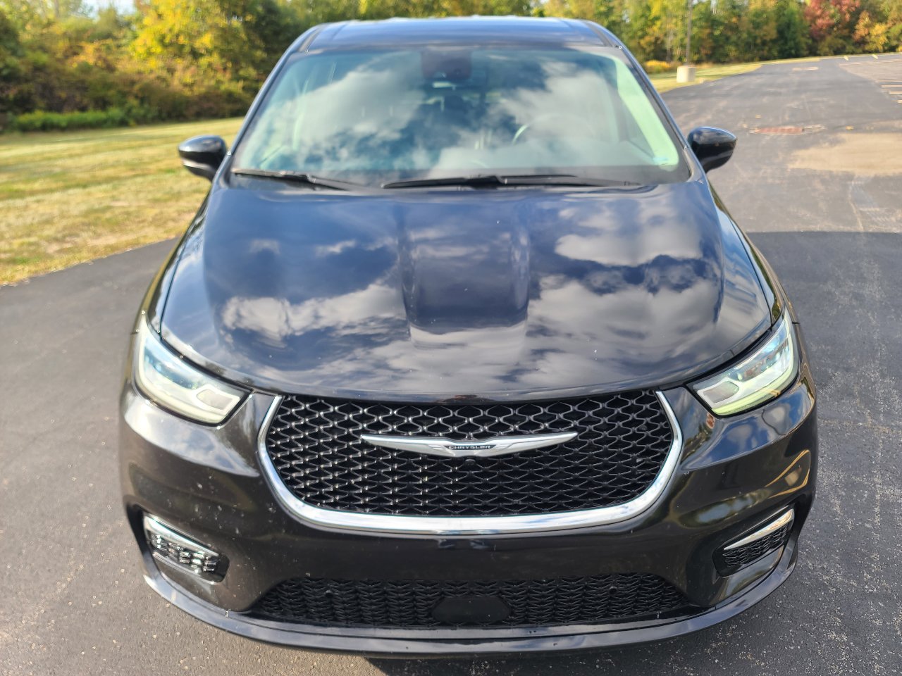 Used 2023 Chrysler Pacifica Touring-L image 6