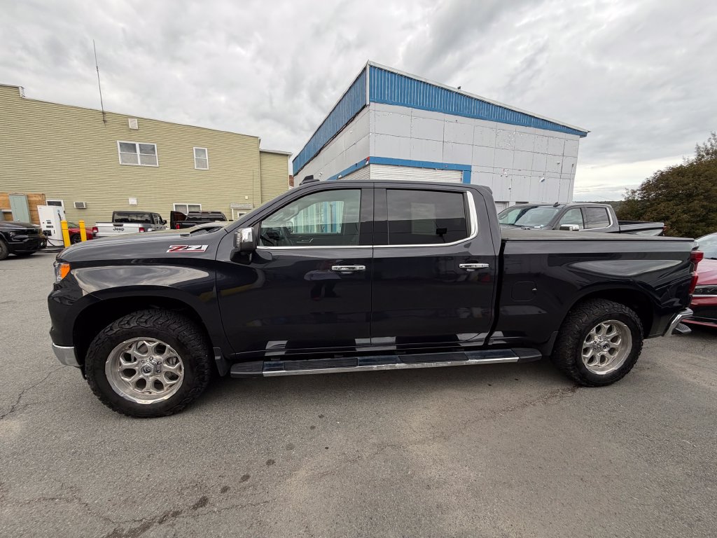 Used 2023 Chevrolet Silverado 1500 LTZ AWD/4WD image 2