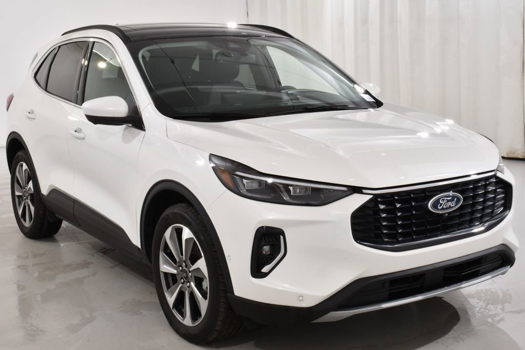 Used 2023 Ford Escape Platinum w/ Premium Technology Package image 4