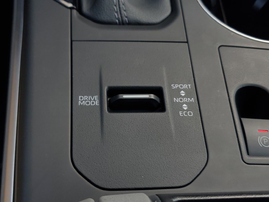 Used 2023 Toyota Highlander XLE FWD image 27
