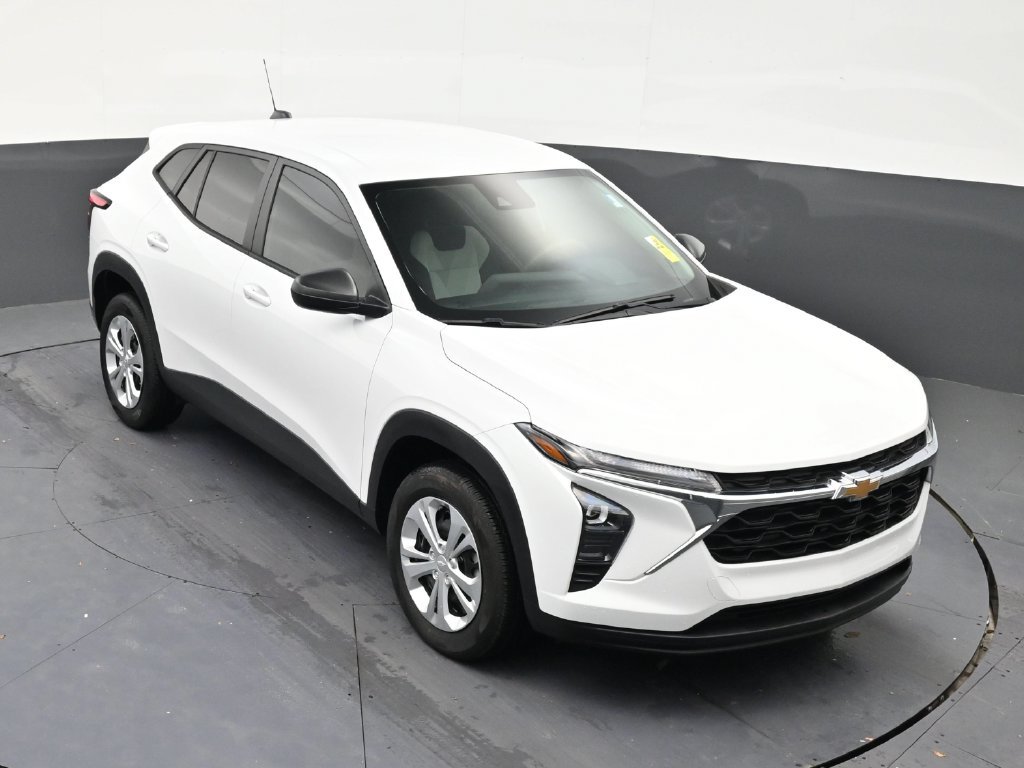 Used 2024 Chevrolet Trax LS FWD image 18