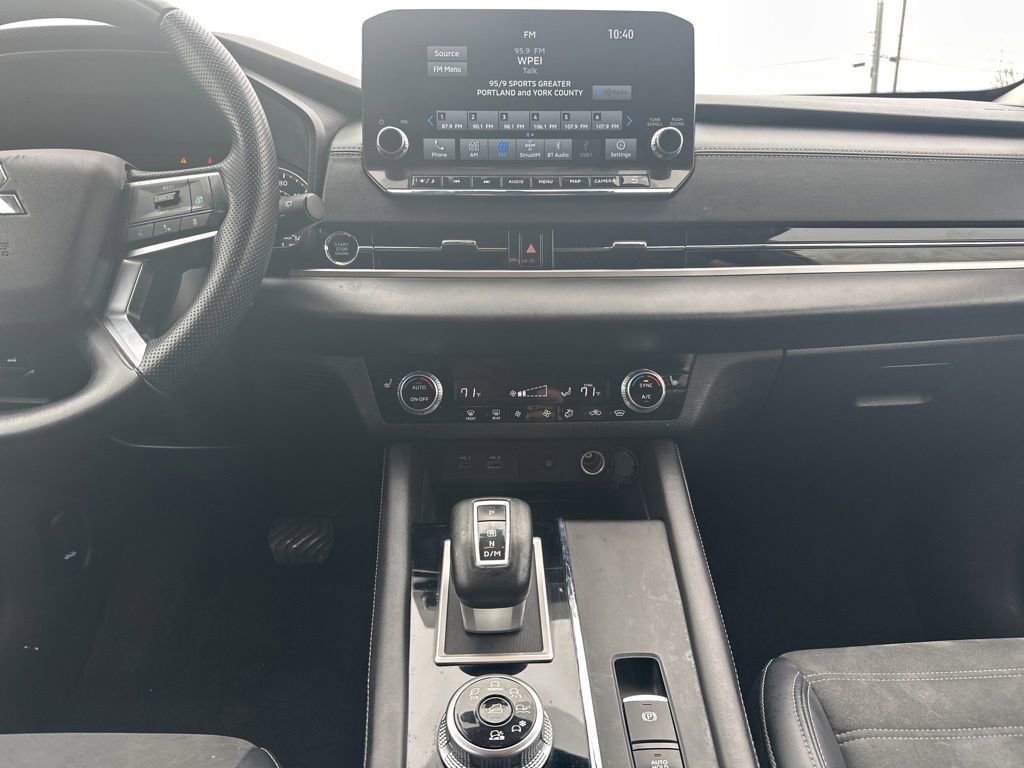 Used 2024 Mitsubishi Outlander SE Black Edition image 21