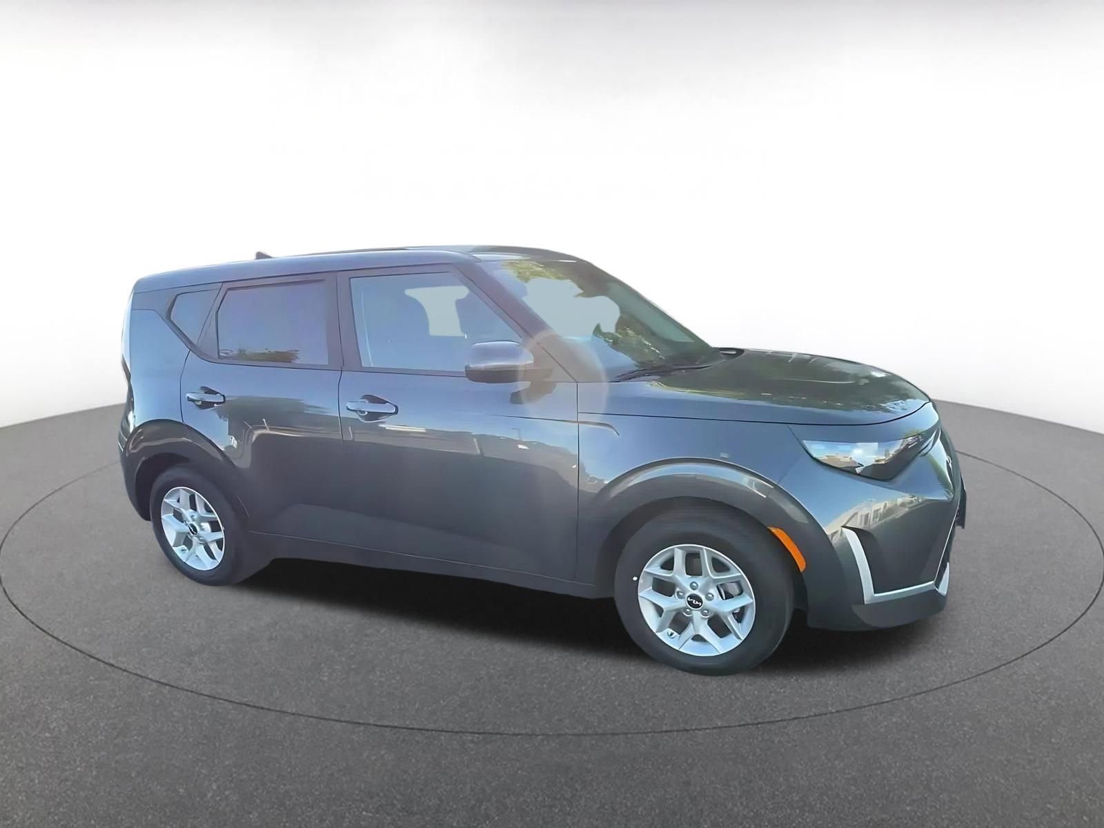 Used 2025 Kia Soul LX w/ LX Technology Package image 2