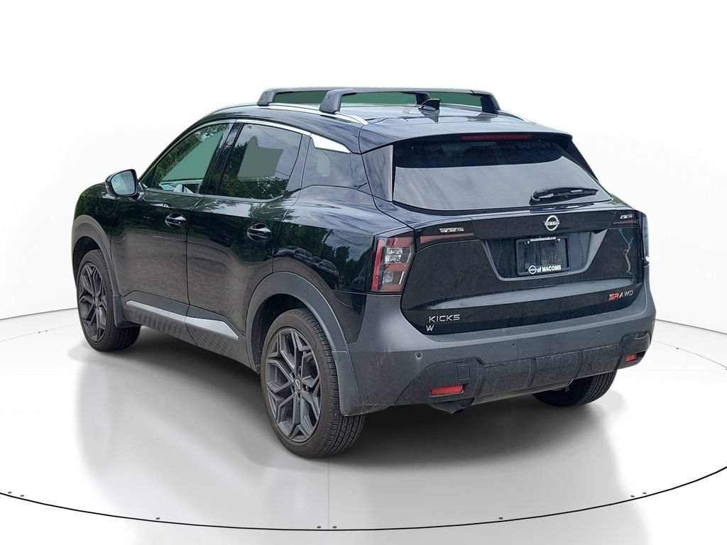 Used 2025 Nissan Kicks SR AWD/4WD image 3