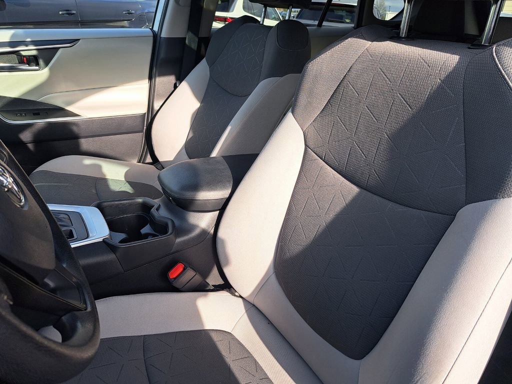 Used 2020 Toyota RAV4 XLE image 18