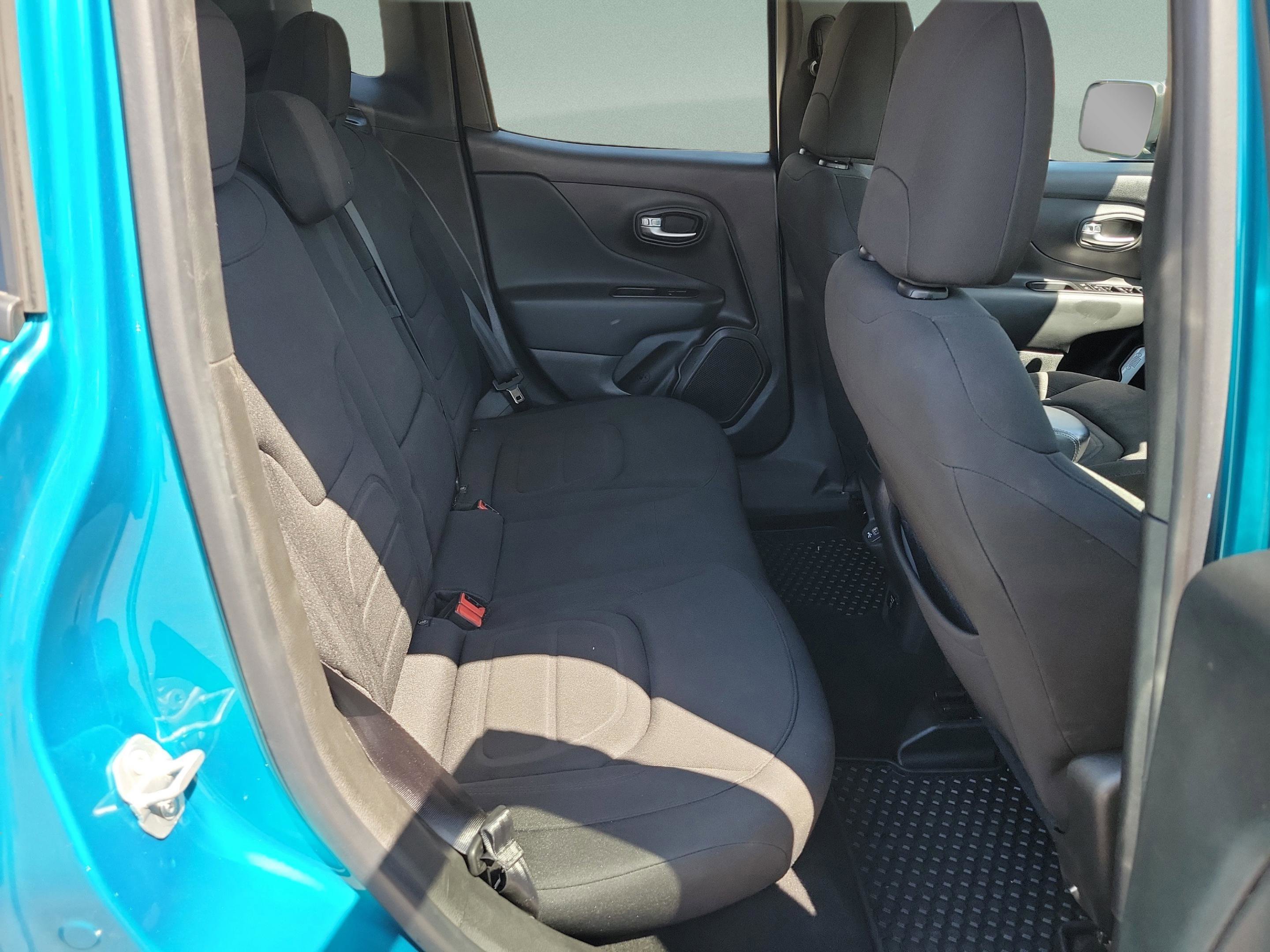 Used 2022 Jeep Renegade Latitude w/ Convenience Group AWD/4WD image 11