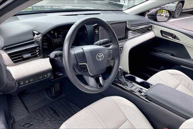Used 2025 Toyota Camry XLE AWD/4WD image 14