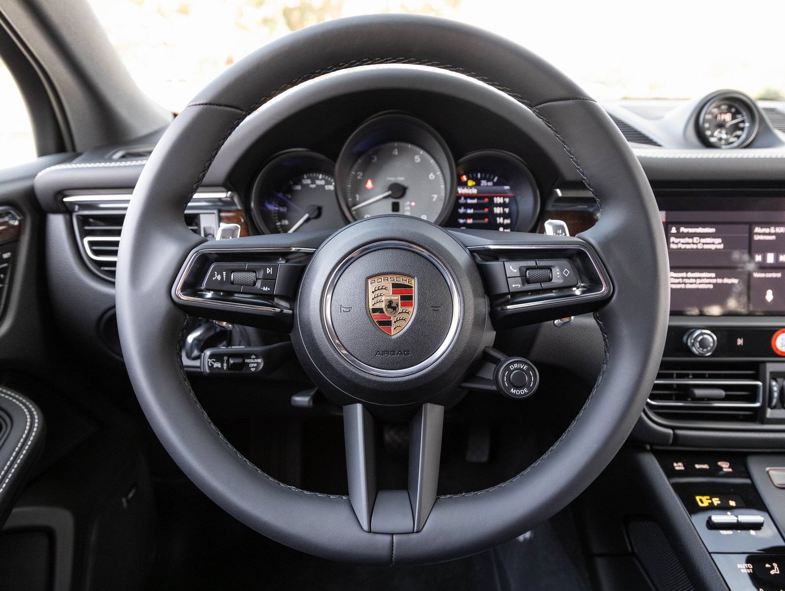 Certified 2026 Porsche Macan S AWD/4WD image 13