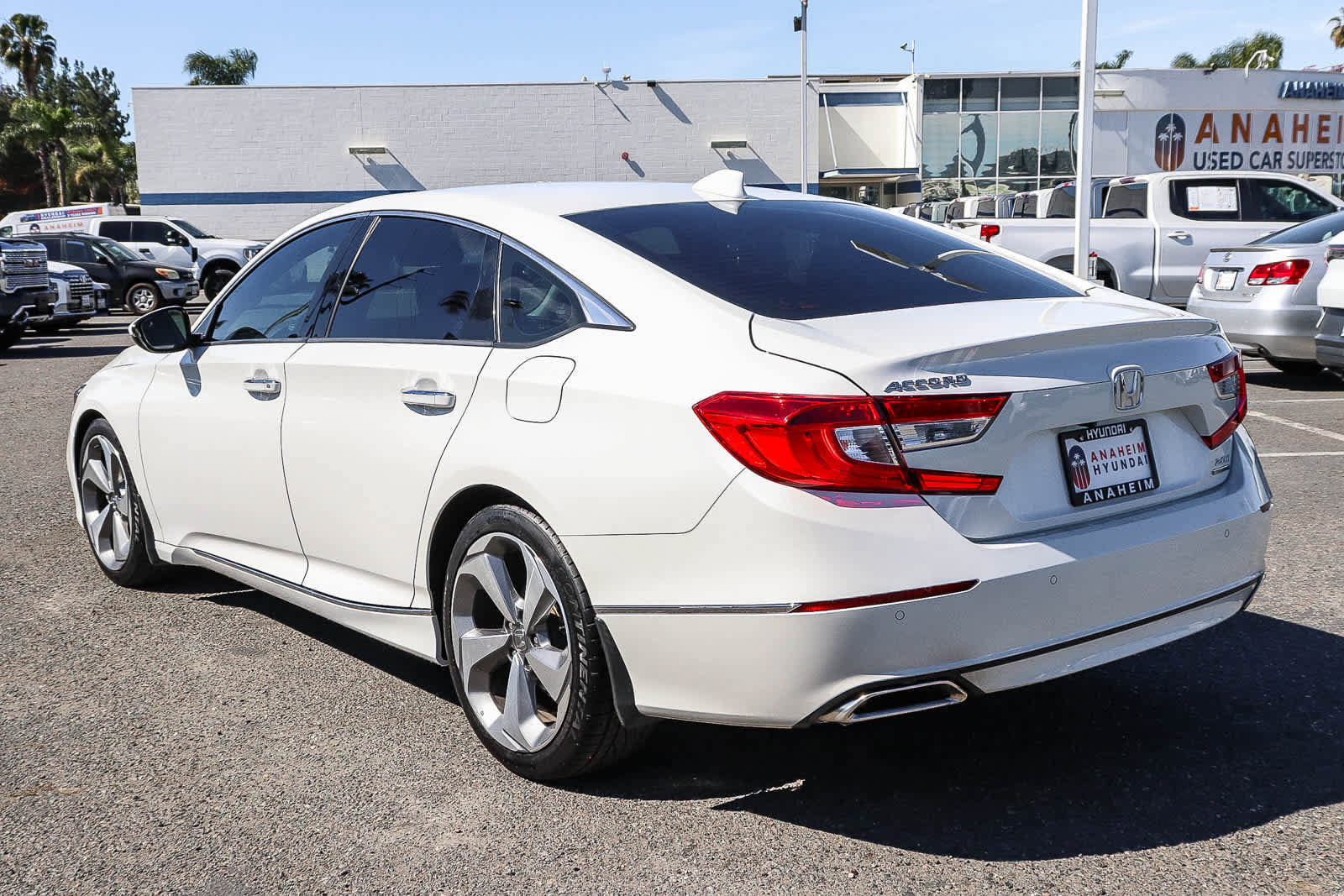 Used 2018 Honda Accord Touring image 8