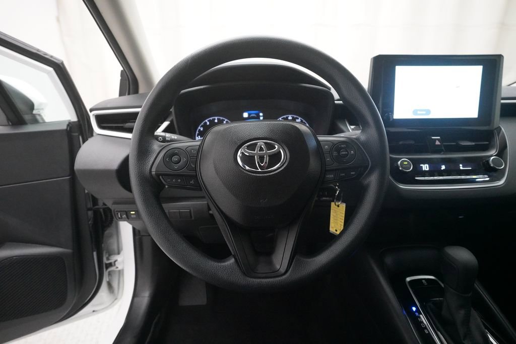 Used 2025 Toyota Corolla LE FWD image 4