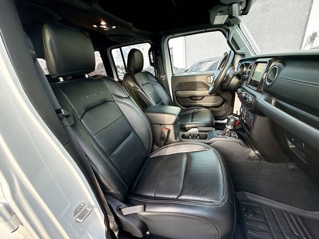 Used 2022 Jeep Wrangler Unlimited Sahara image 32