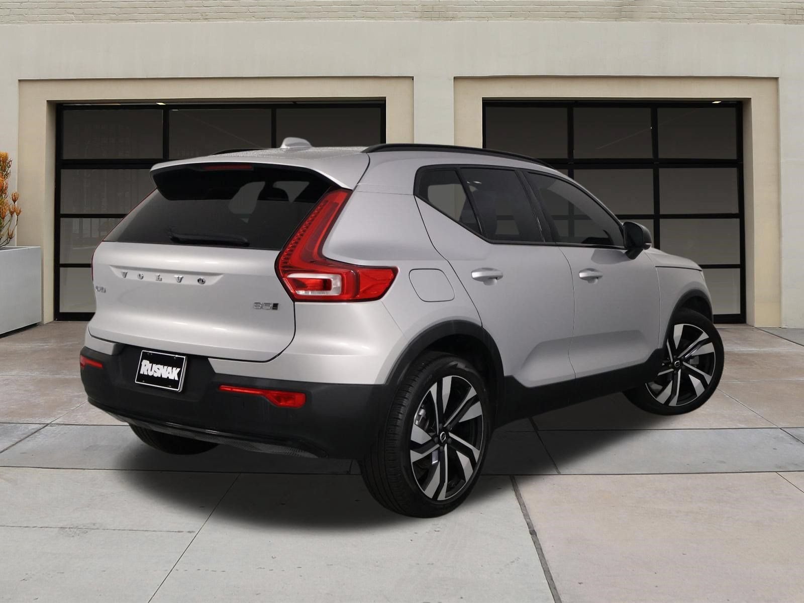 Used 2024 Volvo XC40 B5 Plus w/ Protection Package Premier AWD/4WD image 4