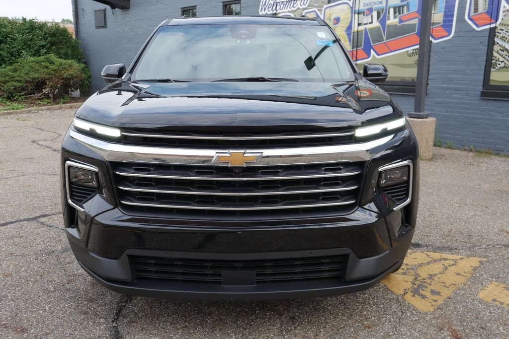 Used 2025 Chevrolet Traverse LT w/ Enhanced Driving Package AWD/4WD image 2