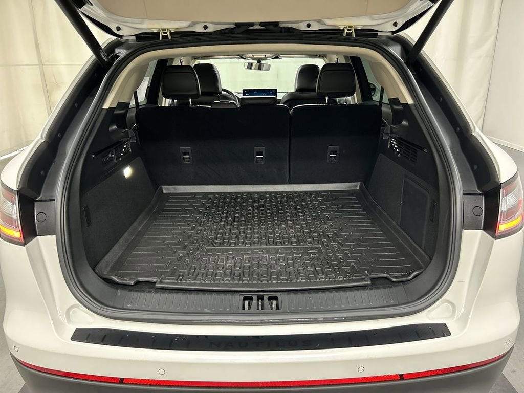 Used 2022 Lincoln Nautilus Reserve w/ Luxury Package image 23