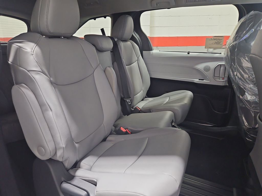 New 2026 Toyota Sienna XLE image 30