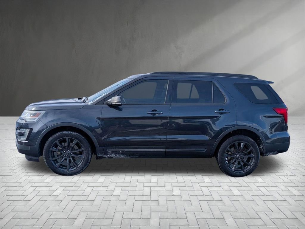Used 2017 Ford Explorer XLT w/ Equipment Group 202A image 5