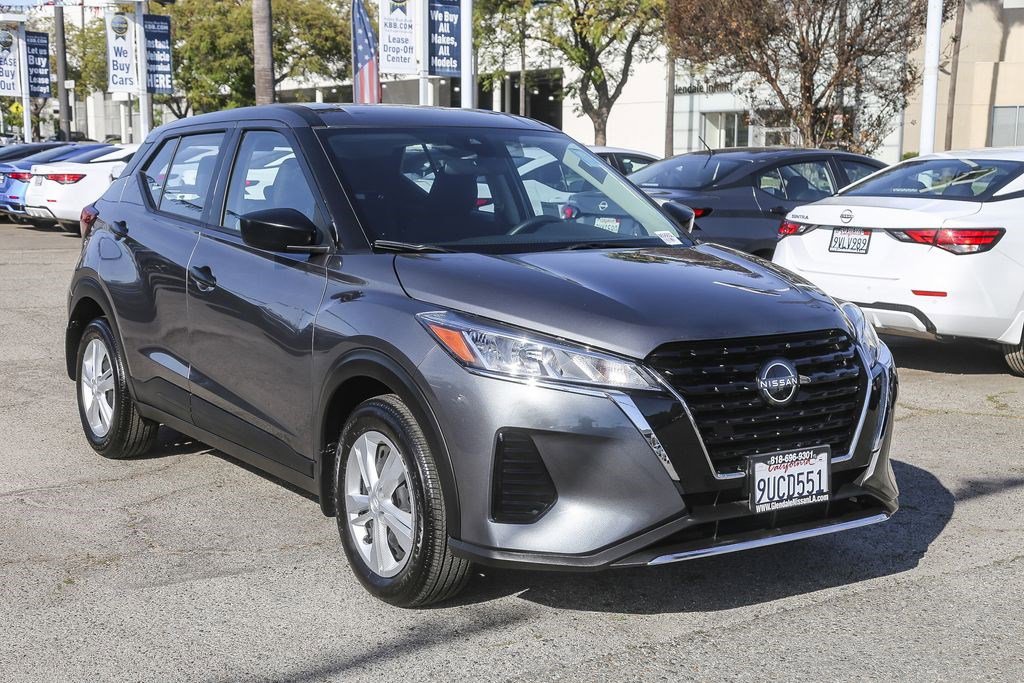 Certified 2025 Nissan Kicks Play S image 3