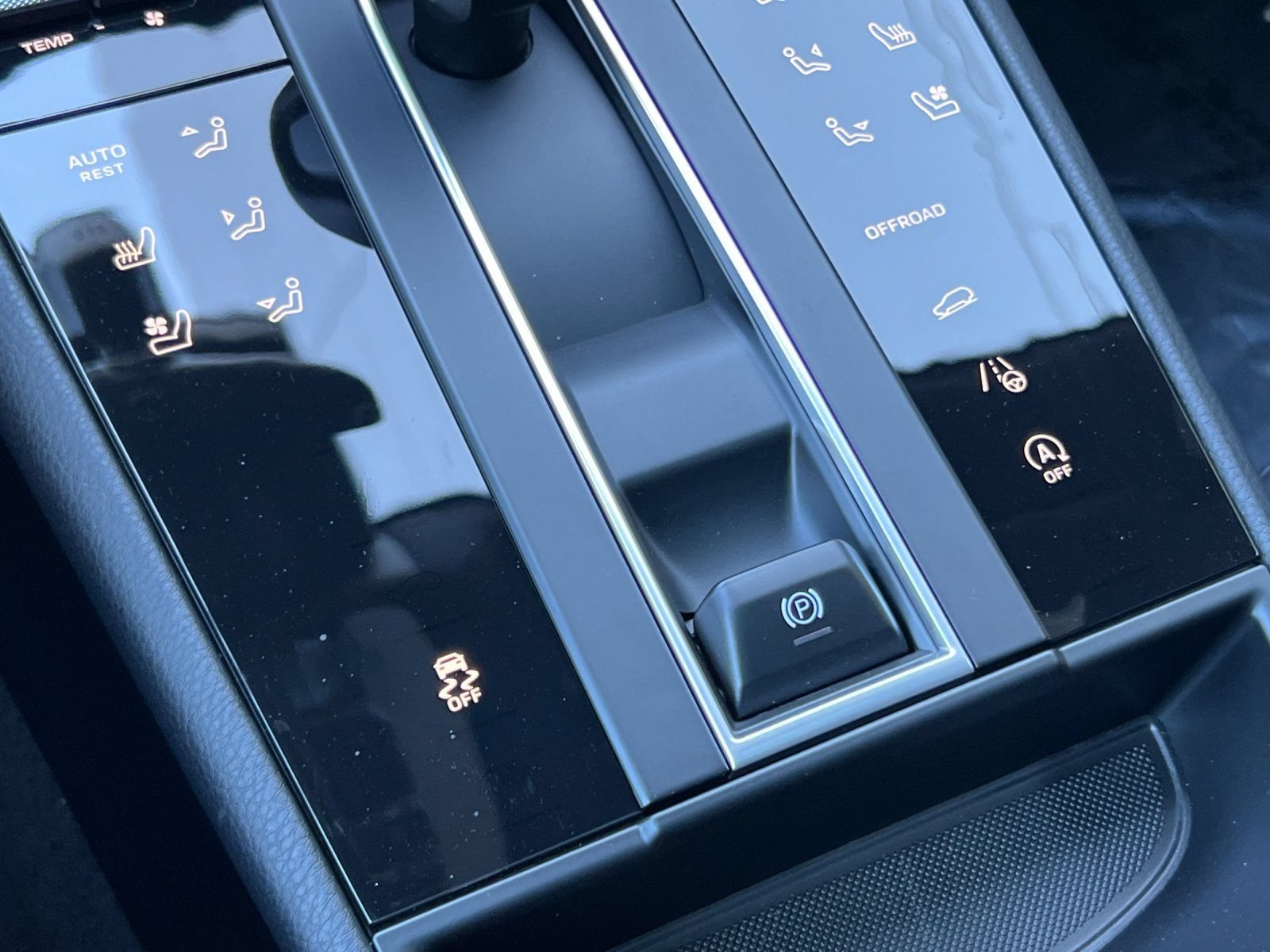 New 2026 Porsche Macan AWD/4WD image 21