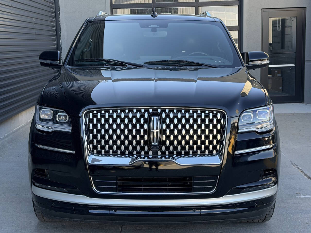 Used 2022 Lincoln Navigator Reserve AWD/4WD image 4