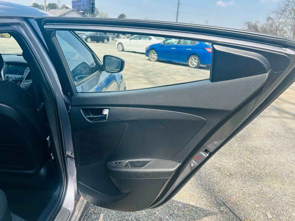 Used 2017 Hyundai Veloster image 26