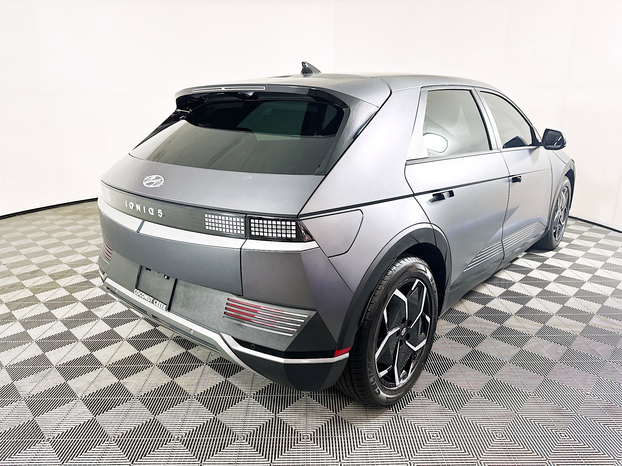 Used 2024 Hyundai Ioniq 5 SEL RWD image 3
