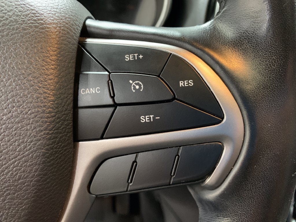 Used 2020 Jeep Grand Cherokee Limited AWD/4WD image 24