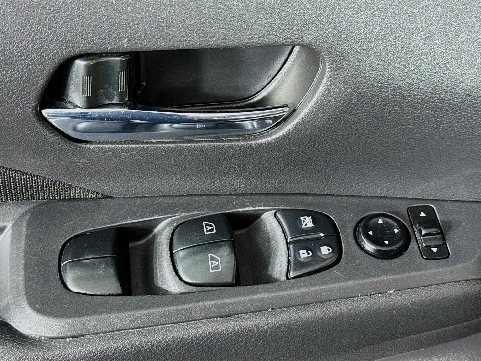 Used 2021 Nissan Kicks SV image 23