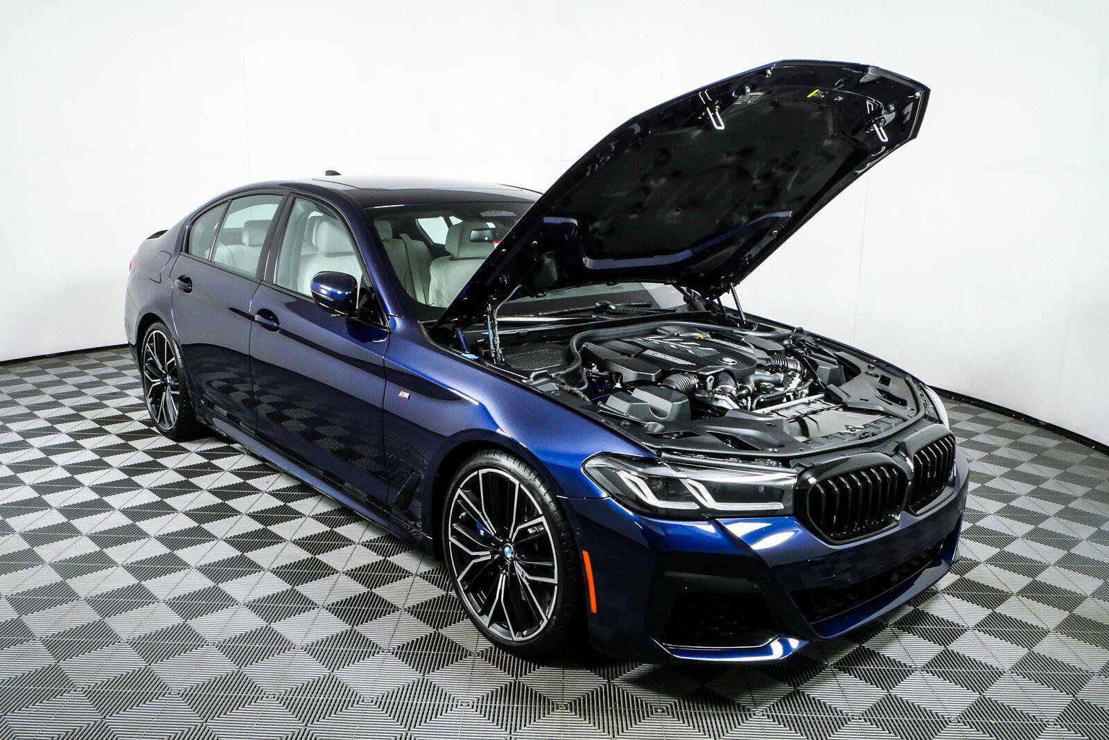 Used 2021 BMW M550i xDrive AWD/4WD image 35