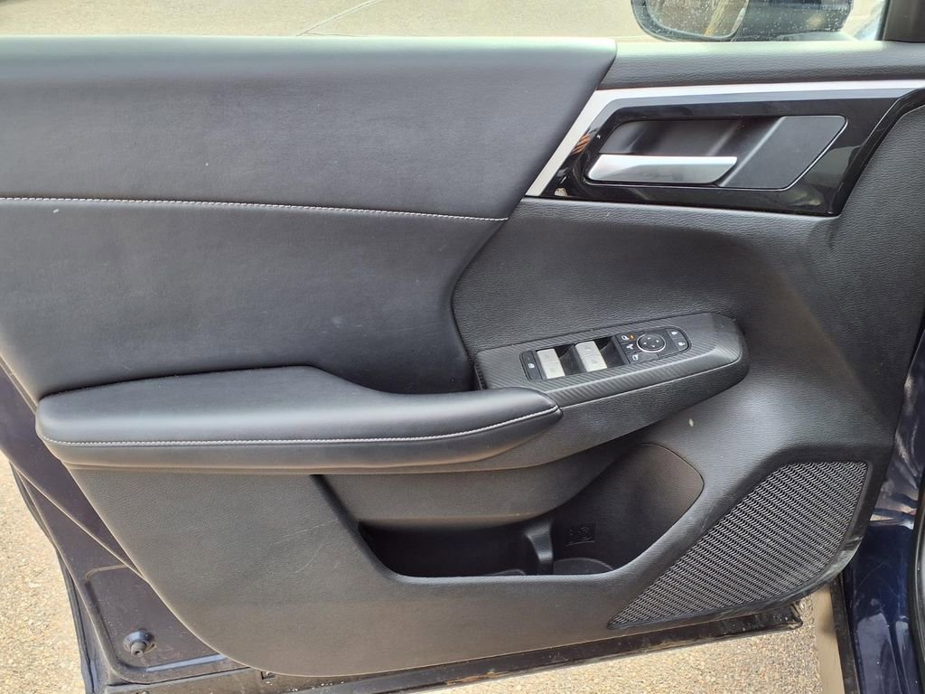 Used 2024 Mitsubishi Outlander SE Black Edition image 17