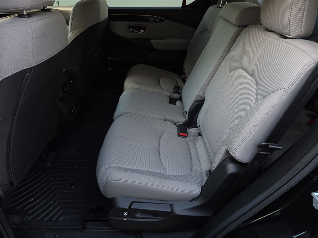 Used 2023 Honda Pilot LX image 16
