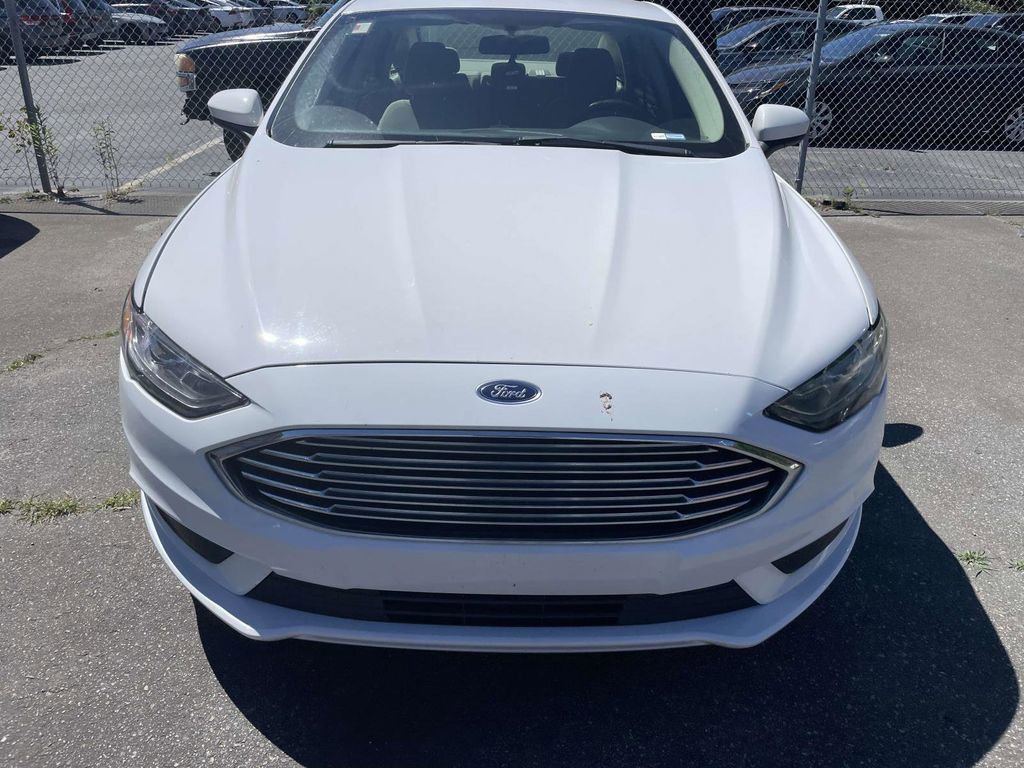 Used 2018 Ford Fusion SE FWD image 3