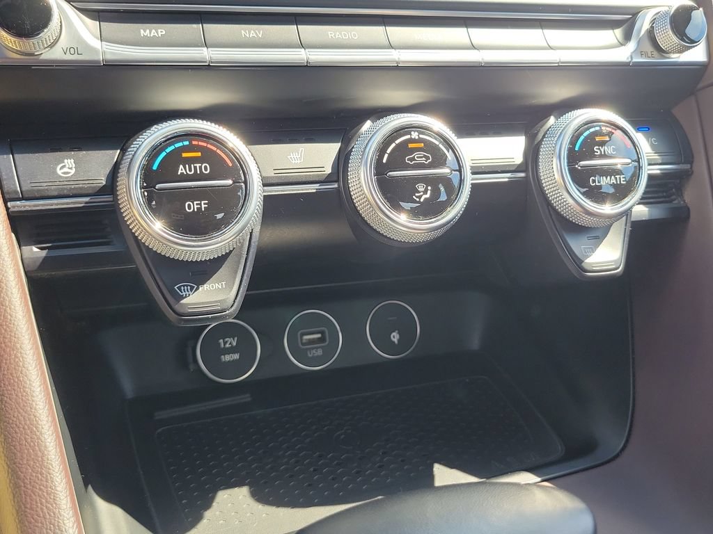Used 2022 Genesis G70 2.0T w/ Prestige Package AWD/4WD image 28
