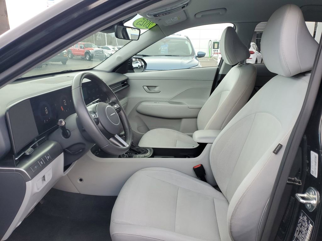 Used 2025 Hyundai Kona SEL image 8