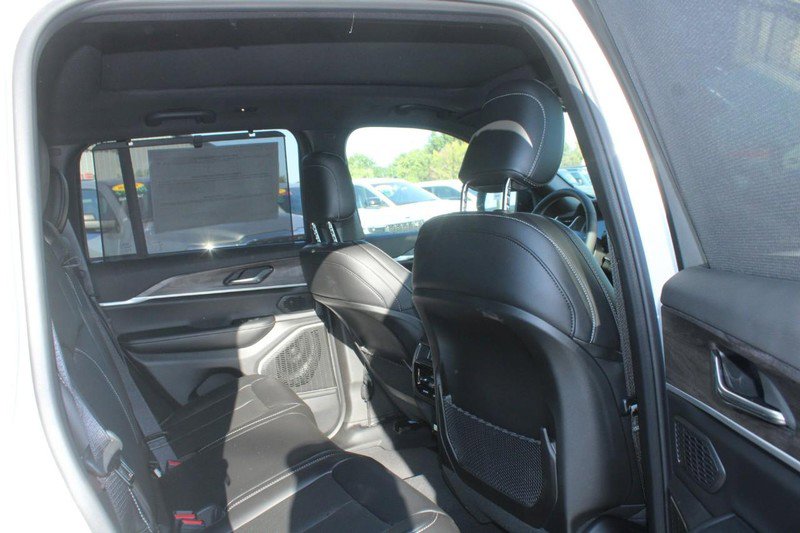 New 2025 Jeep Grand Cherokee Limited image 4