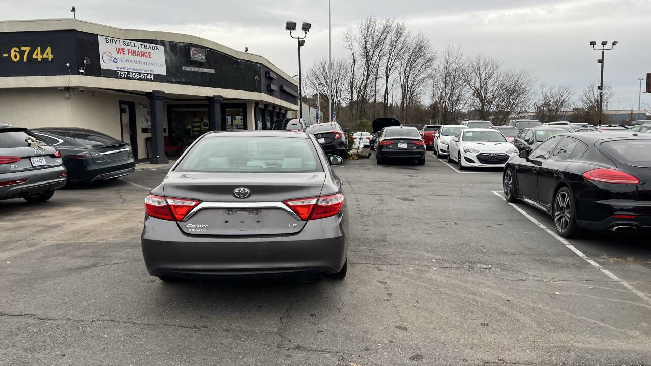 Used 2016 Toyota Camry LE image 8